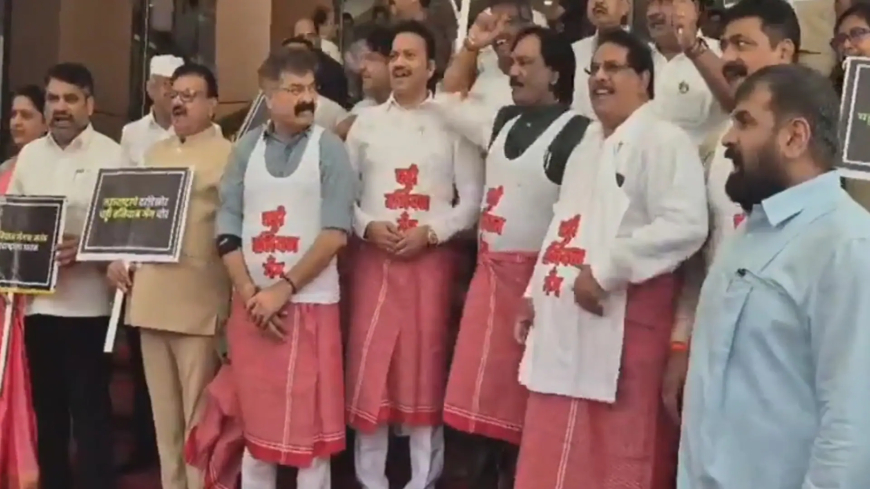 “Chaddi-Baniyan” Protest Rocks Maharashtra Assembly: Opposition Slams Shiv Sena Over Alleged Assault