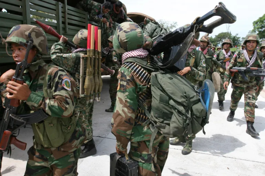 Armed Clashes Escalate at Thailand-Cambodia Border: Civilians Flee, Diplomats Withdraw
