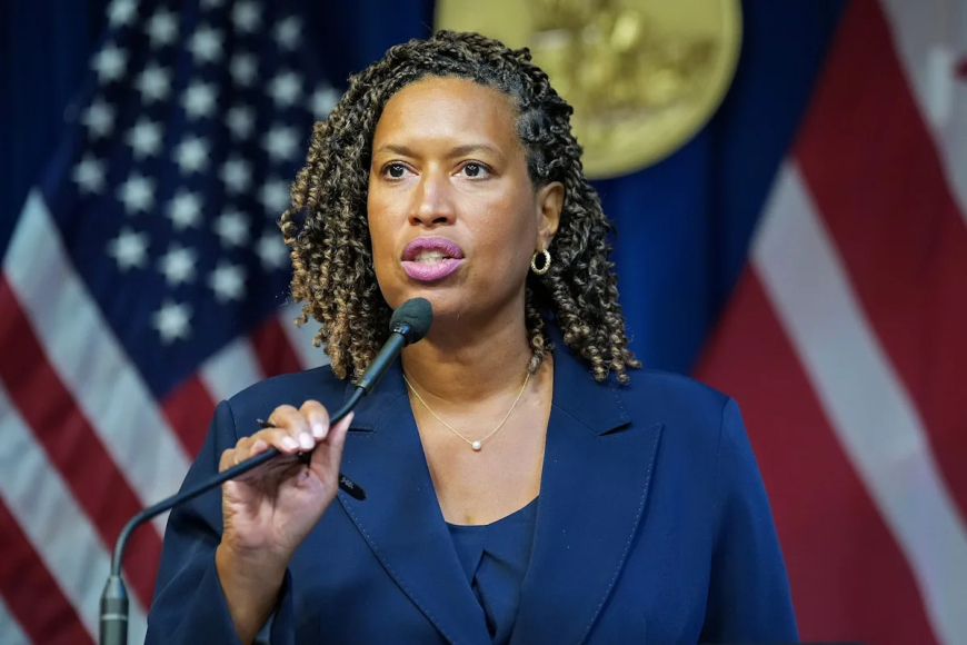 Bowser’s Pivot: From Cautious Compliance to Strong Warning as Trump Nationalizes D.C. Police