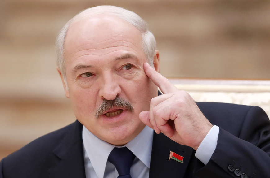 Trump Praises Belarus Leader Hours Before Putin Meeting, Stirring Diplomatic Reactions