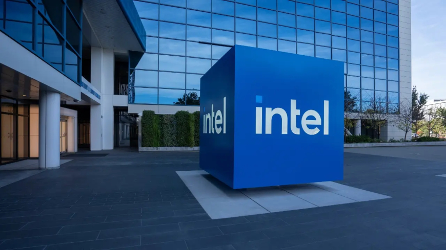 Intel Cautions Investors on Risks from U.S. Government Stake
