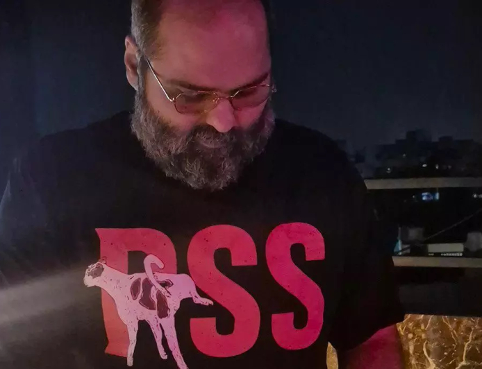 Kunal Kamra’s Instagram T-Shirt Photo Triggers Storm Over Alleged RSS Reference, Political Circles React Strongly